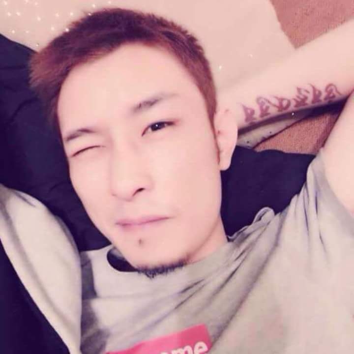 难得拥抱的第一张照片--深圳相亲服务中心