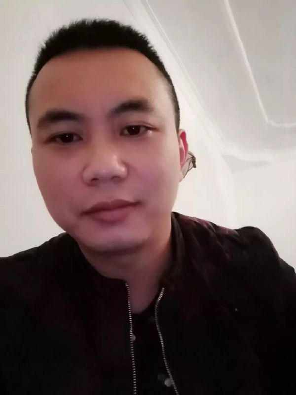 喜闻香气的第一张照片--深圳相亲服务中心