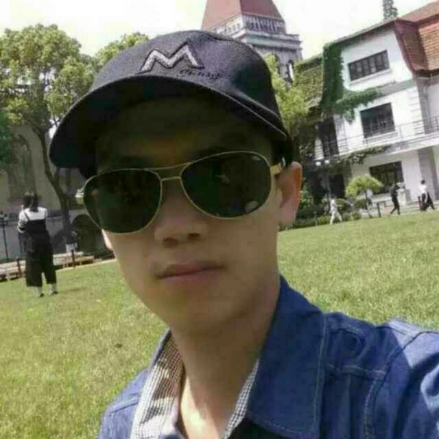 龙小华的第一张照片--深圳相亲服务中心