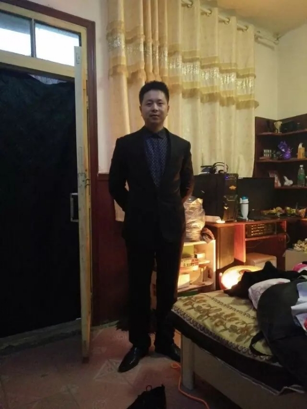 亮亮的第一张照片--深圳相亲服务中心
