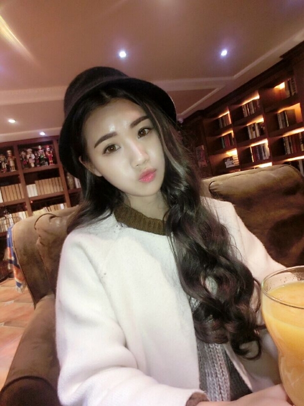 气质小妹的第三张照片--深圳相亲服务中心