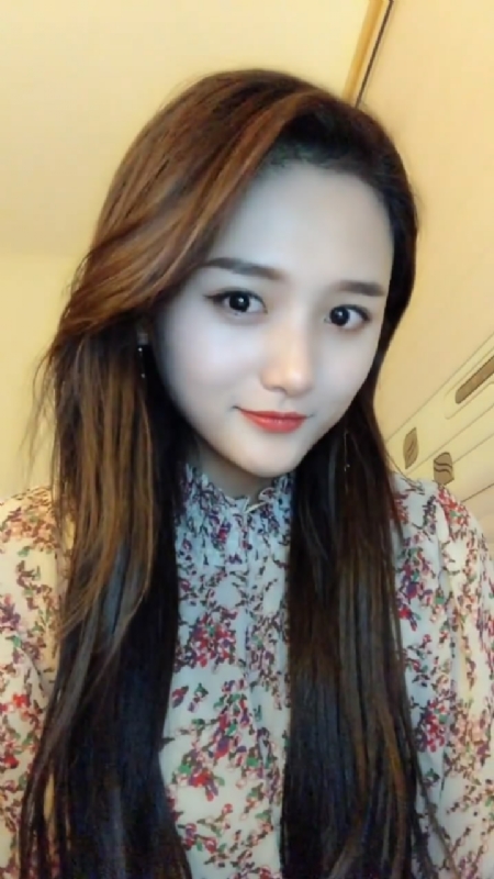 淡然一笑的第一张照片--深圳相亲服务中心