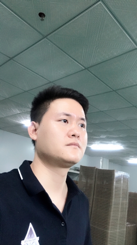 伟的第一张照片--深圳相亲服务中心