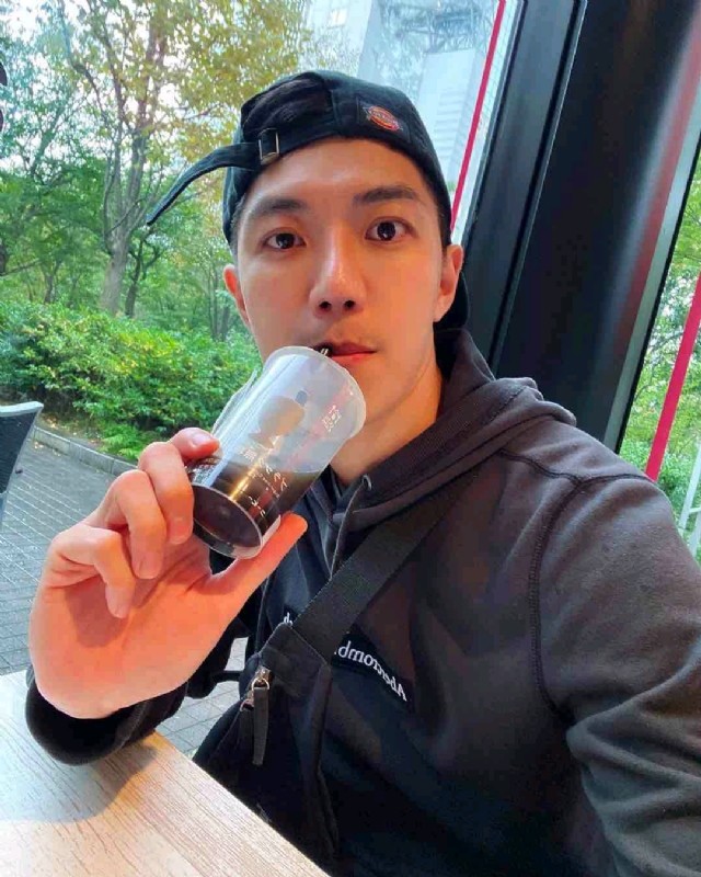 苏天奇的第一张照片--深圳相亲服务中心