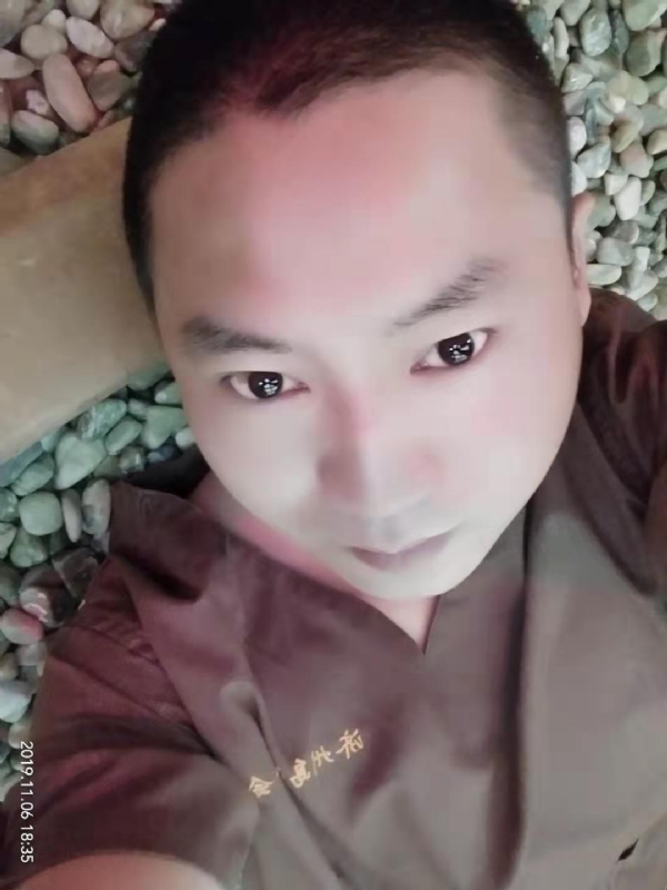 红枫叶的第一张照片--深圳相亲服务中心