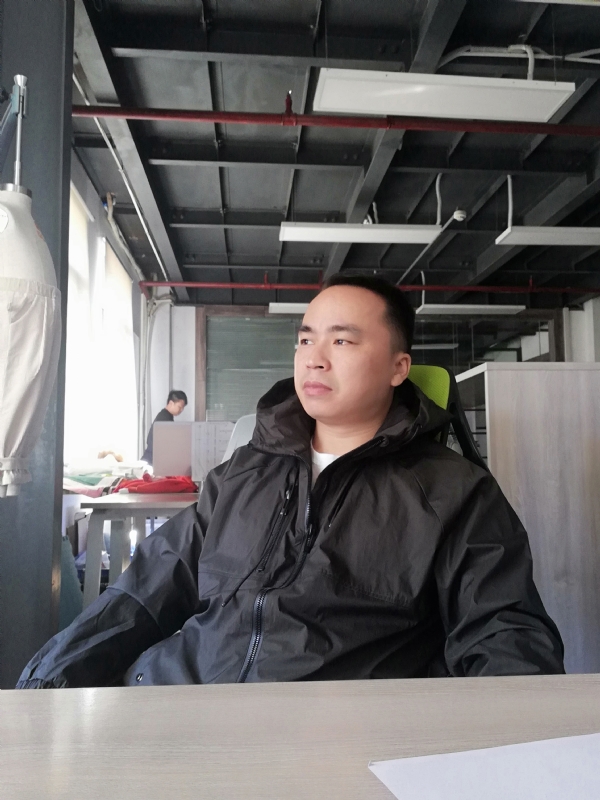 左眼皮跳跳的第一张照片--深圳相亲服务中心