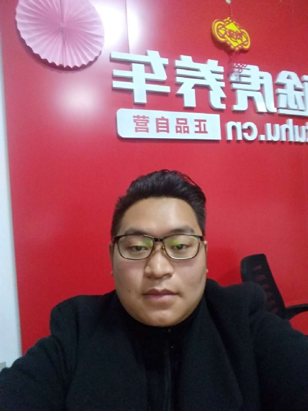 向上倾斜45度的第一张照片--深圳相亲服务中心
