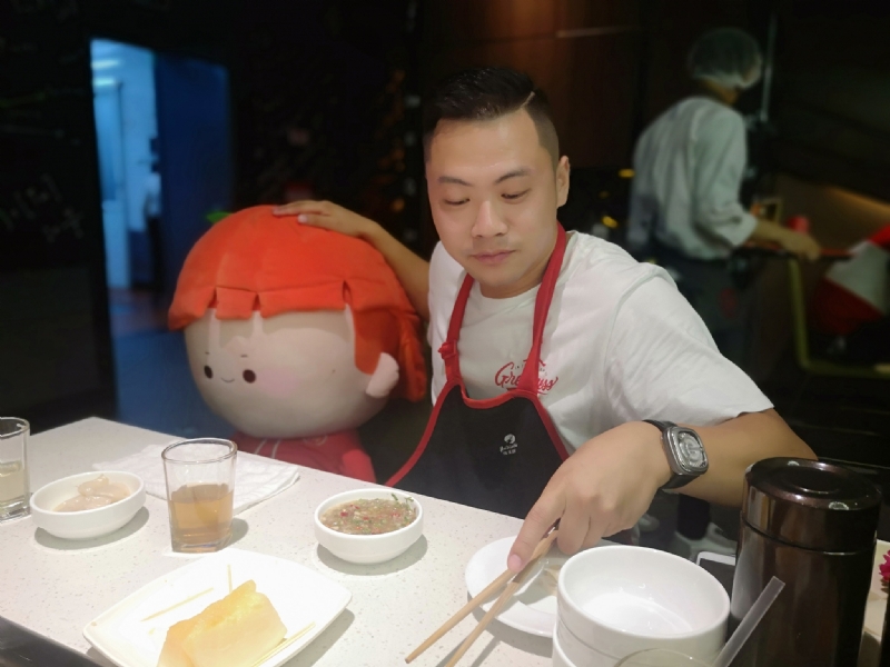 逆行的第一张照片--深圳相亲服务中心