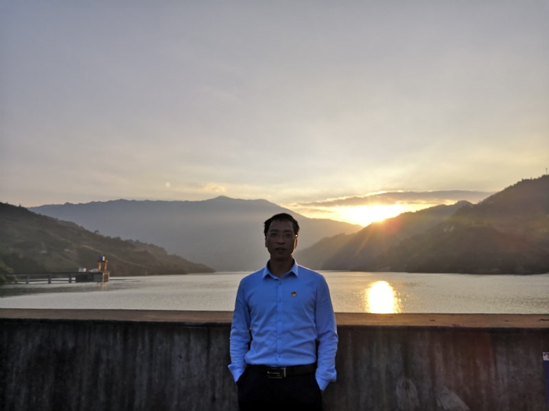 庸人自扰的第一张照片--深圳相亲服务中心