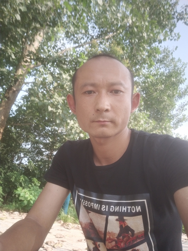 80大叔的第一张照片--深圳相亲服务中心