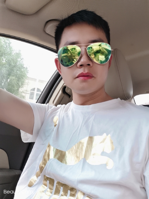 奋斗的第一张照片--深圳相亲服务中心
