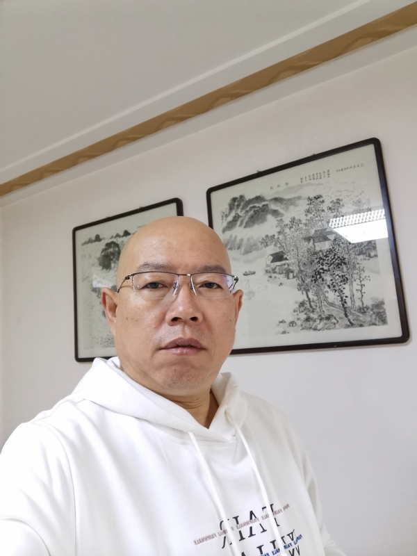 光头博士的第一张照片--深圳相亲服务中心