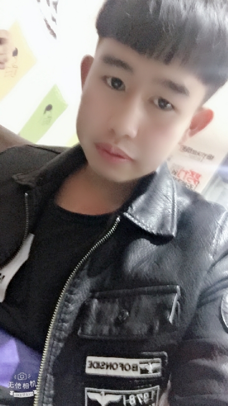 军绿色的第一张照片--深圳相亲服务中心