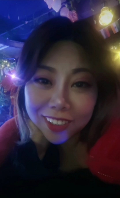 收快递的费仙女的第一张照片--深圳相亲服务中心