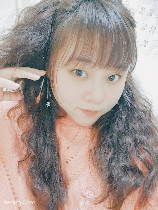 艾薇儿的第一张照片--深圳相亲服务中心