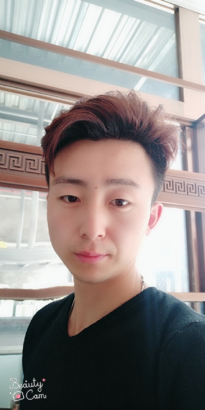 拼命微笑的第二张照片--深圳相亲服务中心