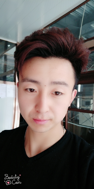 拼命微笑的第三张照片--深圳相亲服务中心