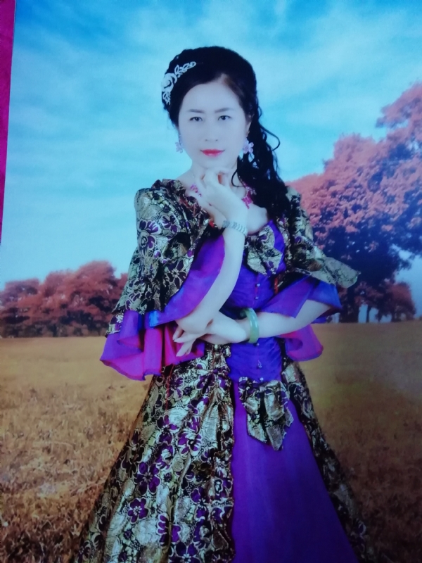 清水芙蓉的第一张照片--深圳相亲服务中心
