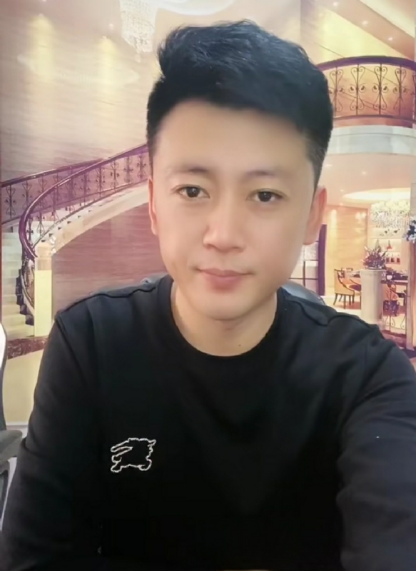 屋顶拾荒人的第三张照片--深圳相亲服务中心