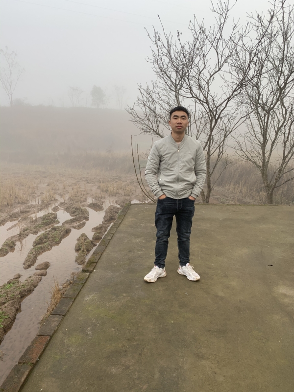 迷路的小猪的第一张照片--深圳相亲服务中心