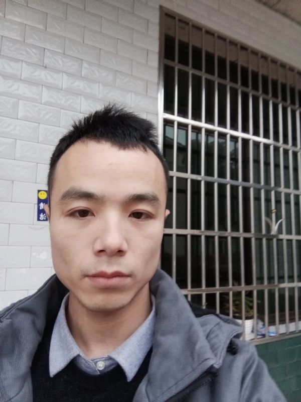 笑得那么开心的第一张照片--深圳相亲服务中心
