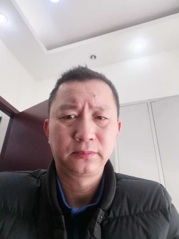 相视而笑的第一张照片--深圳相亲服务中心