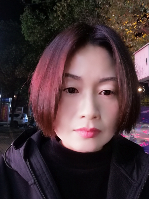 风中百合的第一张照片--深圳相亲服务中心