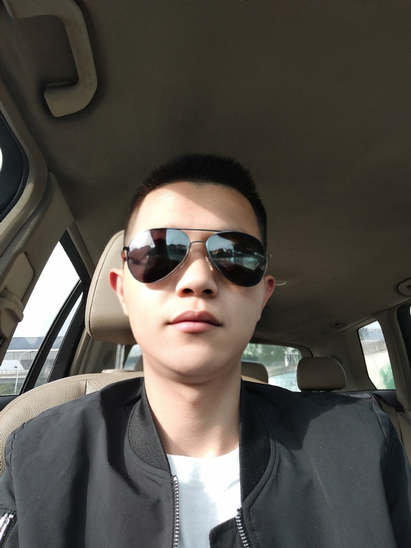 葛先生的第二张照片--深圳相亲服务中心