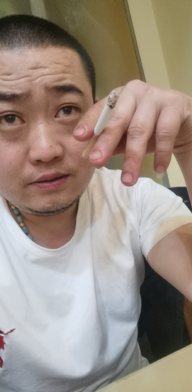 孤独的螃蟹的第一张照片--深圳相亲服务中心