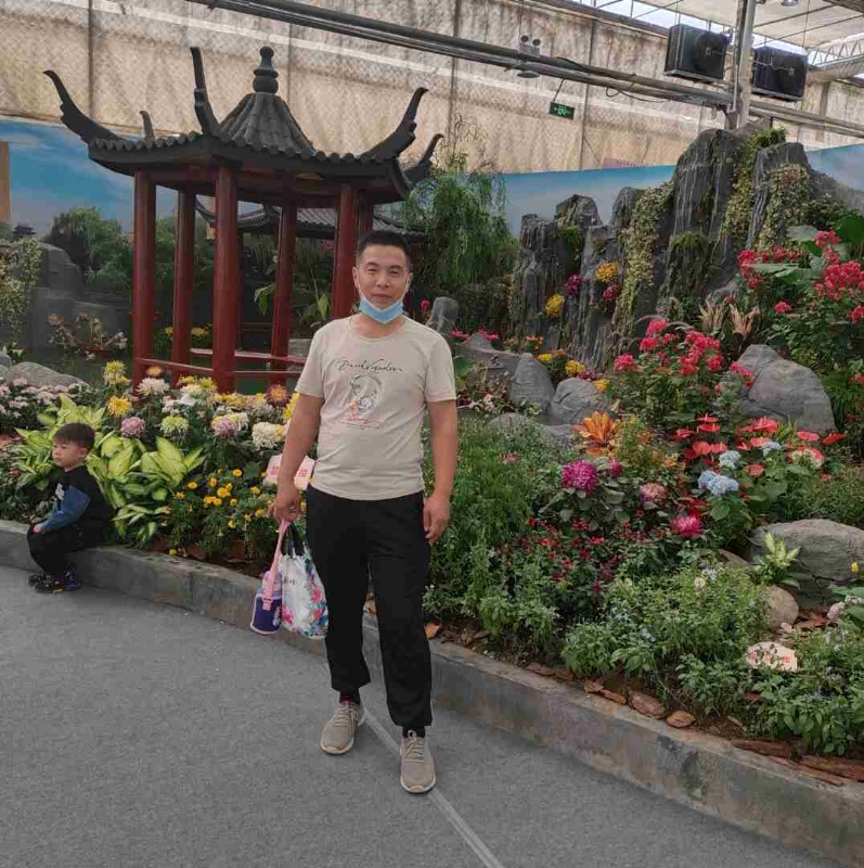 受伤的痴情男的第一张照片--深圳相亲服务中心