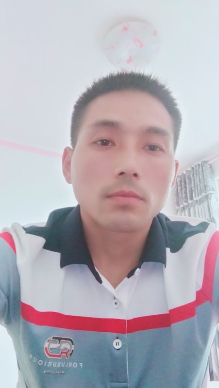 染红尘世的第一张照片--深圳相亲服务中心