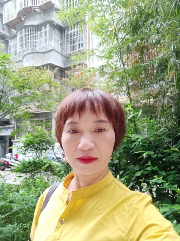 小瓶子的第二张照片--深圳相亲服务中心