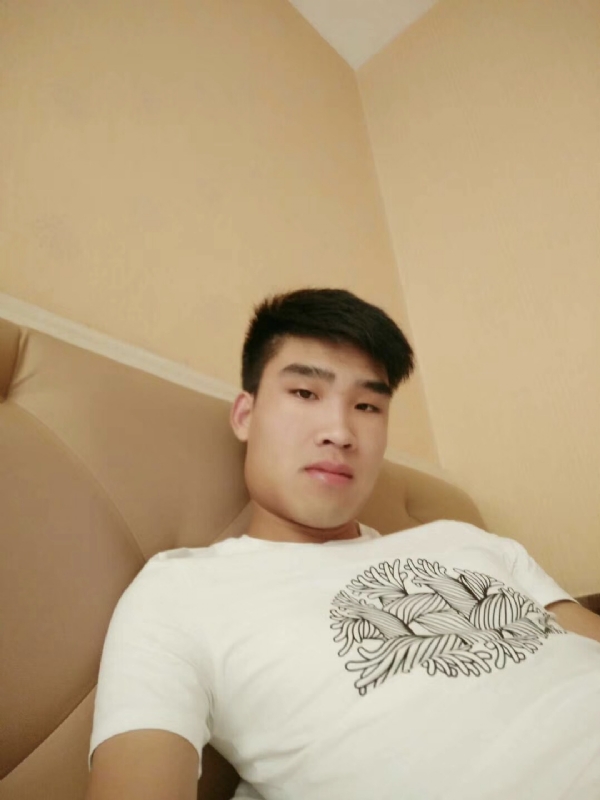 谁不曾孤单上路的第一张照片--深圳相亲服务中心