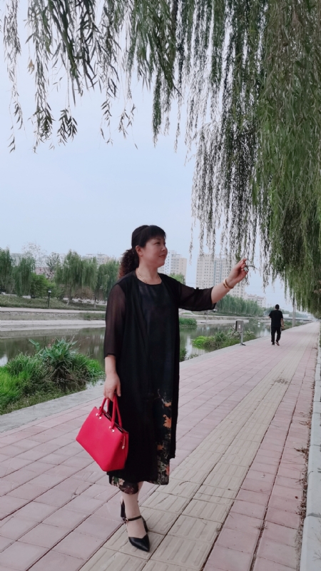 周本玲的第一张照片--深圳相亲服务中心