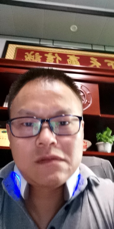 模具工匠的第一张照片--深圳相亲服务中心
