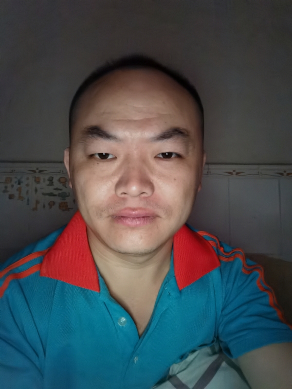 与子携老的第三张照片--深圳相亲服务中心