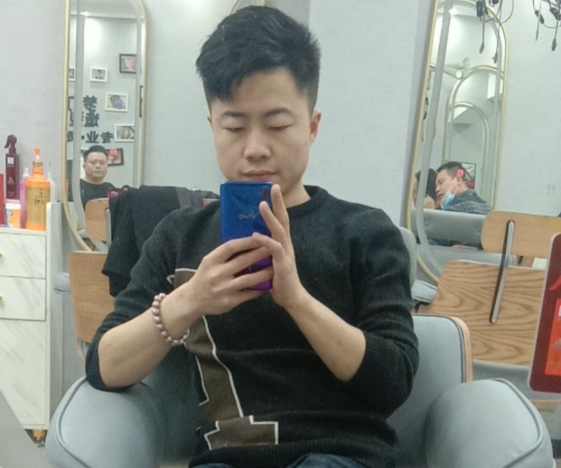 无法自拔的第一张照片--深圳相亲服务中心
