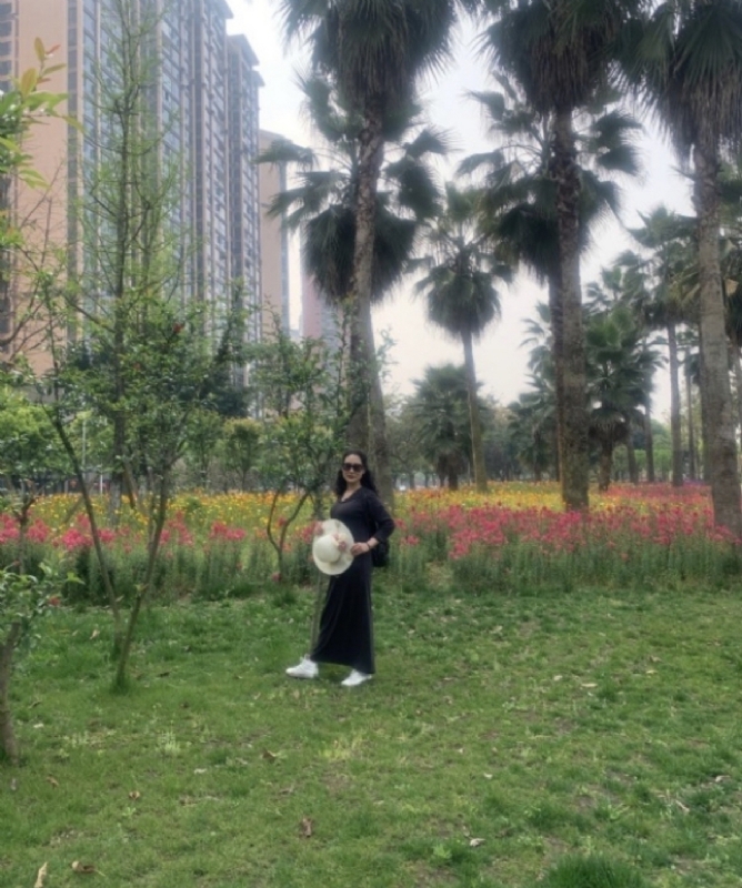 粉墨登场的第一张照片--深圳相亲服务中心