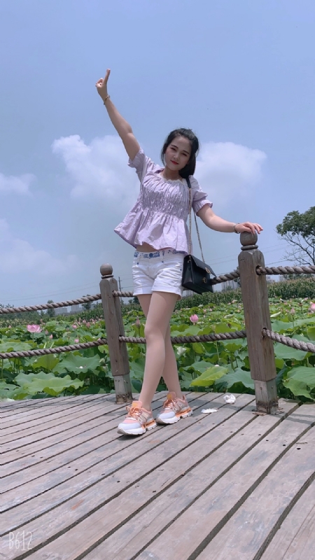 秋水伊人的第三张照片--深圳相亲服务中心