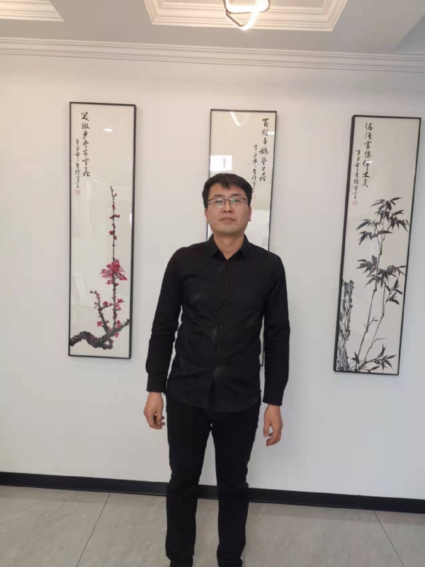 情义比天高的第一张照片--深圳相亲服务中心