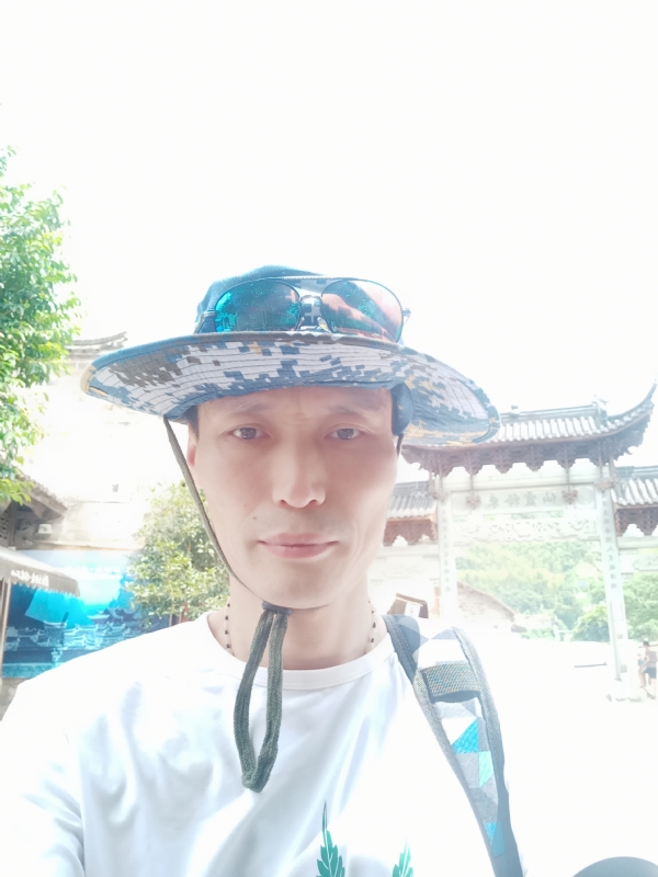 童群海的第一张照片--深圳相亲服务中心