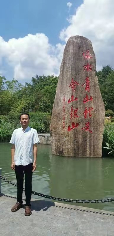青山依旧的第一张照片--深圳相亲服务中心