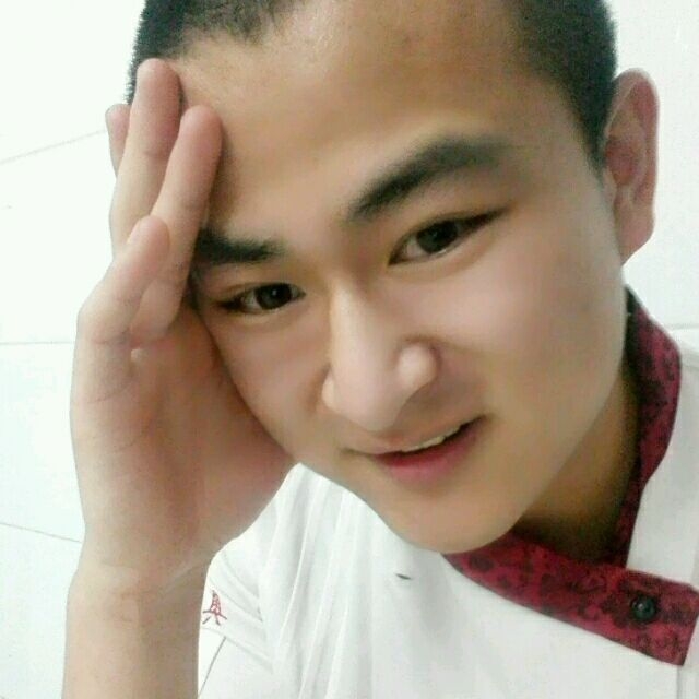 人潮拥挤的第一张照片--深圳相亲服务中心