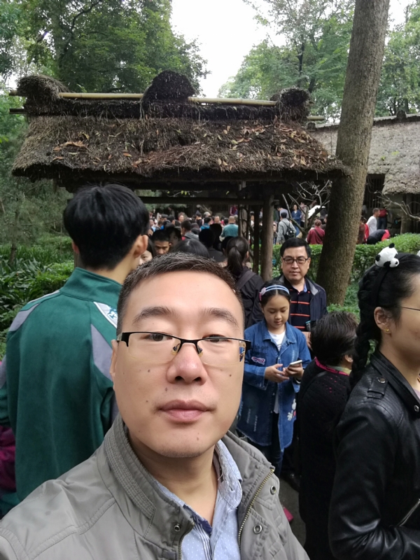 撑起一片天的第一张照片--深圳相亲服务中心