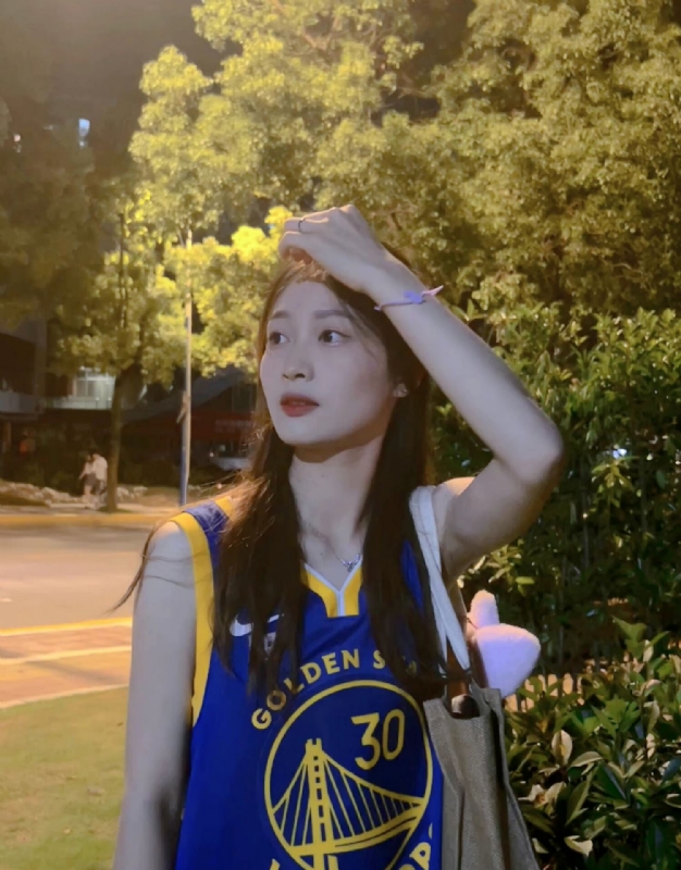 小趴菜的第三张照片--深圳相亲服务中心
