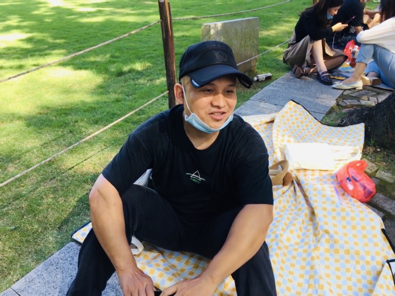 好大一颗石头的第一张照片--深圳相亲服务中心