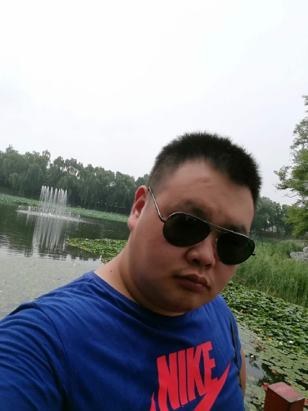石头的第一张照片--深圳相亲服务中心