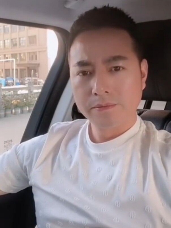 勿忘初心的第一张照片--深圳相亲服务中心