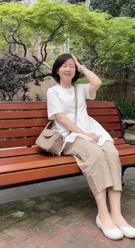 千年老母猪的第四张照片--深圳相亲服务中心