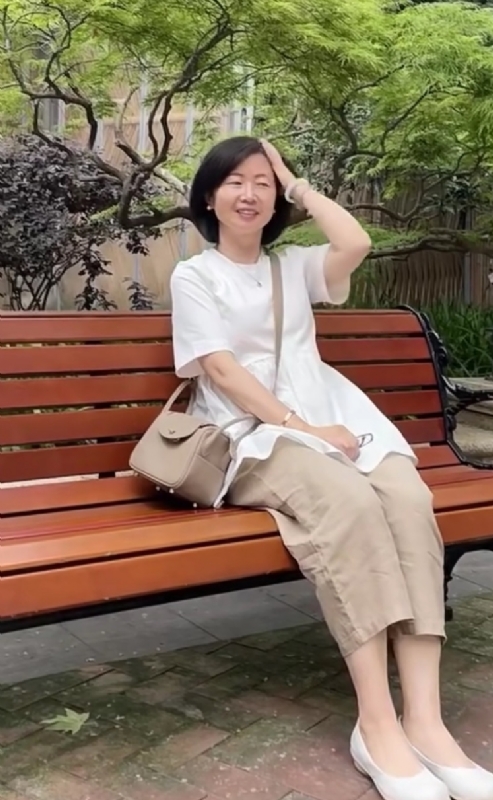 千年老母猪的第五张照片--深圳相亲服务中心